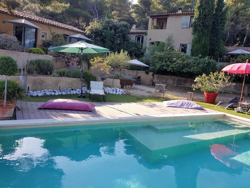 La Maison De Charlie Vaugines Bagian luar foto