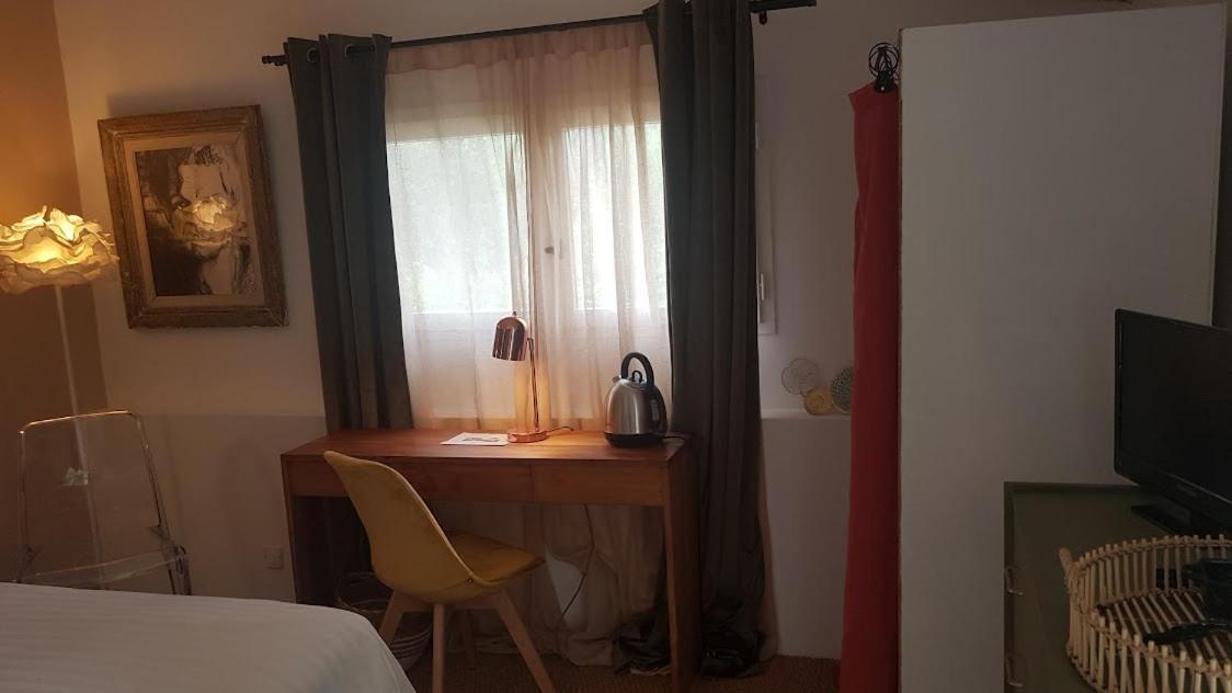 La Maison De Charlie Vaugines Bagian luar foto