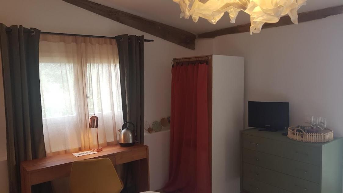 La Maison De Charlie Vaugines Bagian luar foto
