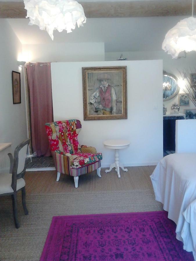 La Maison De Charlie Vaugines Bagian luar foto